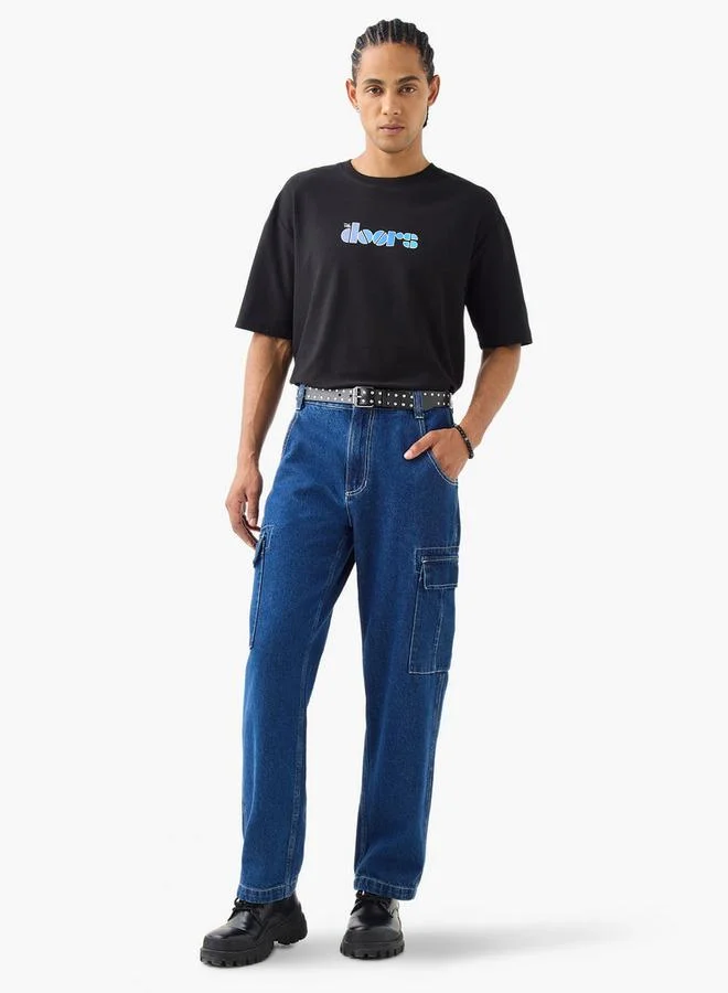 اس بي كاركترز تيشيرت بياقة دائرية بطبعة ذا دورز